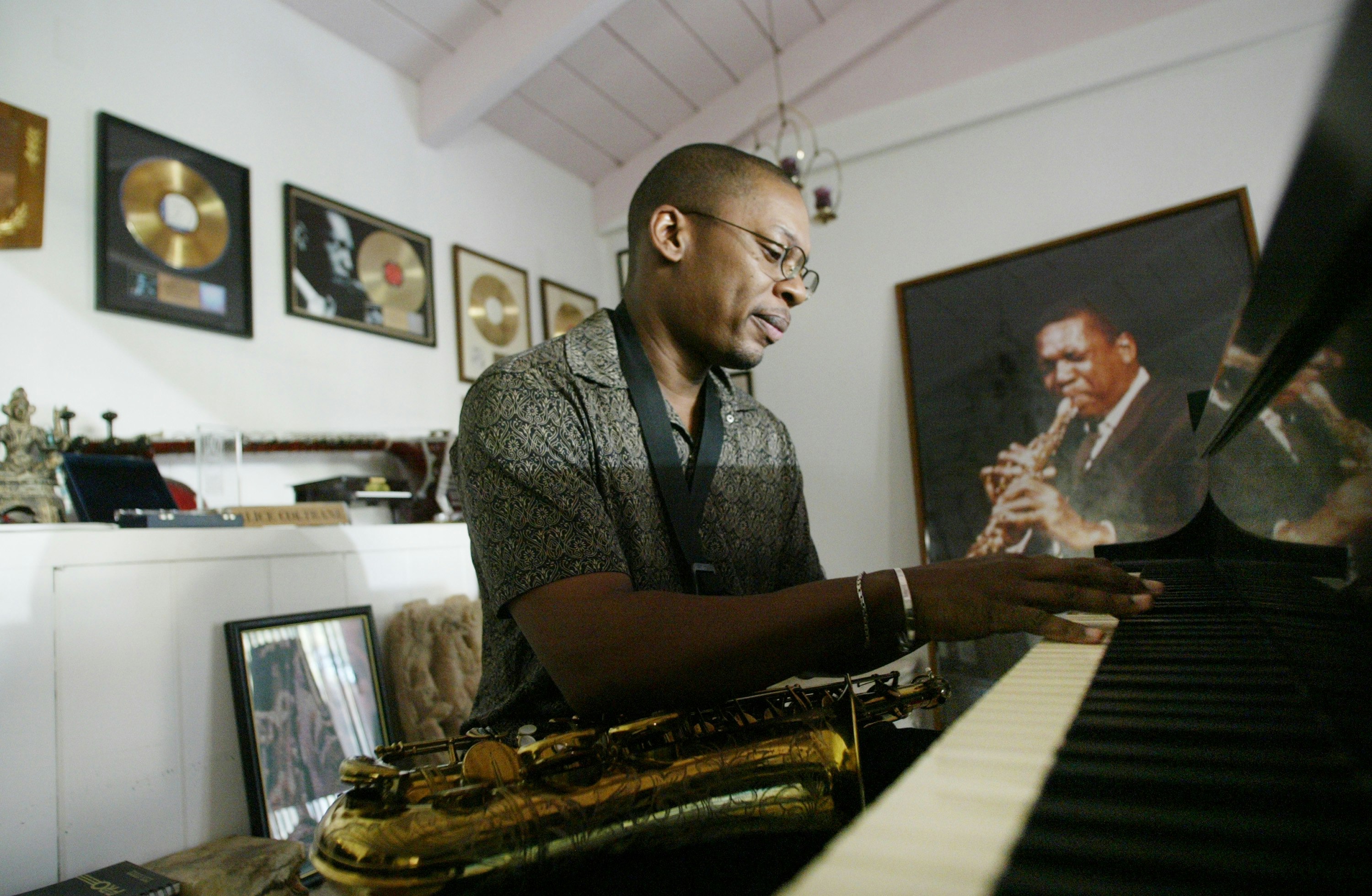 Ravi Coltrane at his mother Alice's home, circa 2004. Photo by J. Emilio Flores/Corbis via Getty Images.